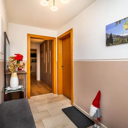 Annas - Апартаменты Флахау